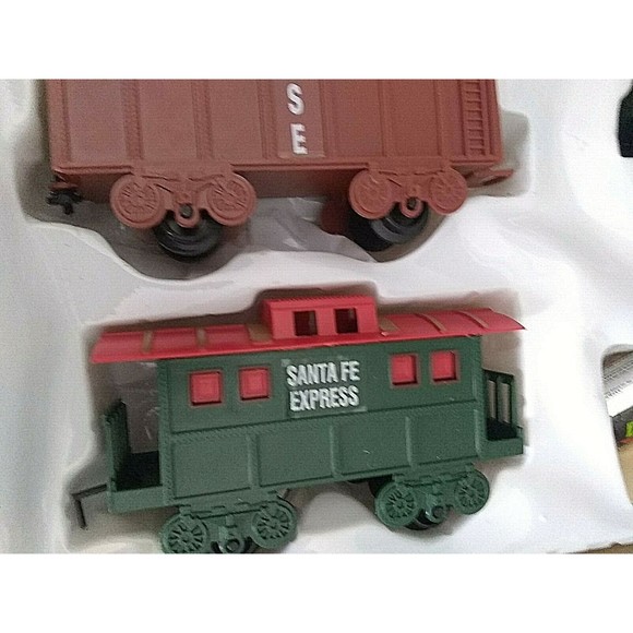 Polyfect Toys Battery Operated Santa Fe Express Train Set - Picture 5 of 8